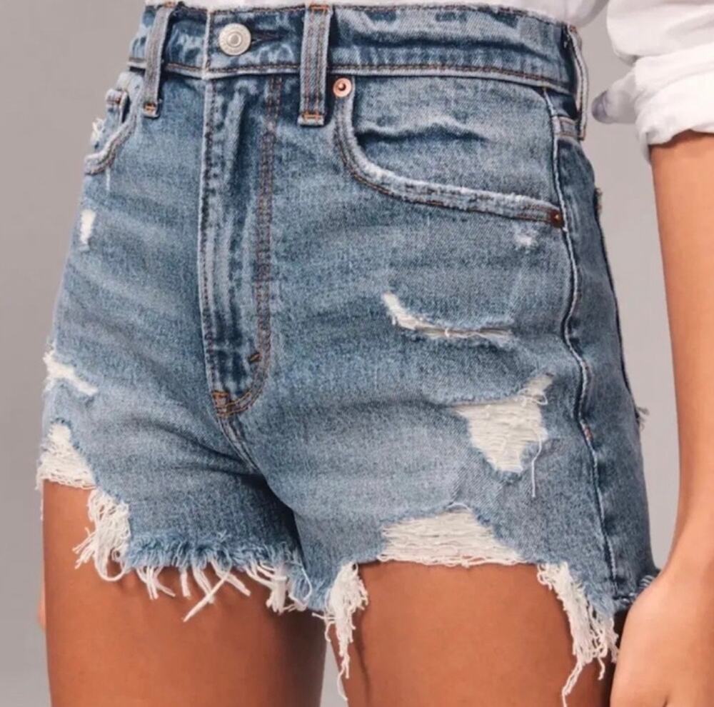ABERCROMBIE The High Rise Mom Short Distressed 25